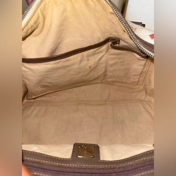 MCM
Visetos Striped Munich Lion Boston
Satchel White comes with COA - Picture 8 of 14